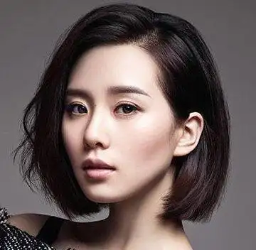 瓜子脸女生新潮有范儿短发发型适合瓜子脸的最