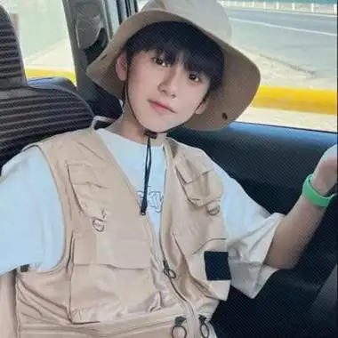 男生头像频道提供更多与很好看,很精致,森系,帅气,男头相关的头像图片