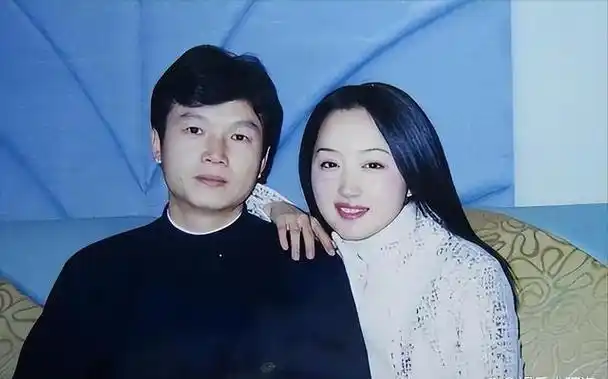 赖文峰出狱后娶妻生娃,杨钰莹却至今未婚,她到底在追求啥