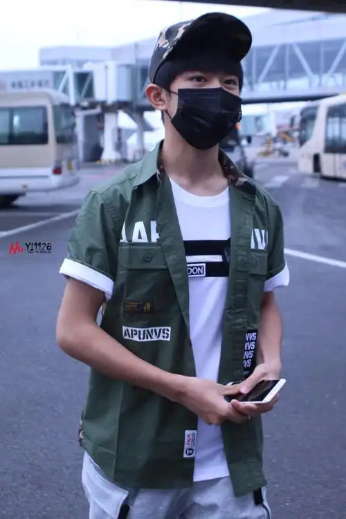 易烊千玺重庆出发 北京到达