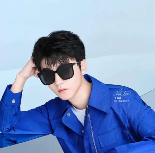 王俊凯墨镜倒影