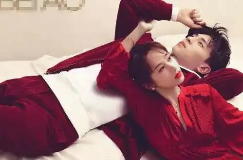 邓论杨紫情侣写真曝光,镜头拉近看清楚后,网友:这届粉丝真强大