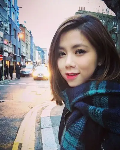 邓待散发着紫色棋迹的星空的到来