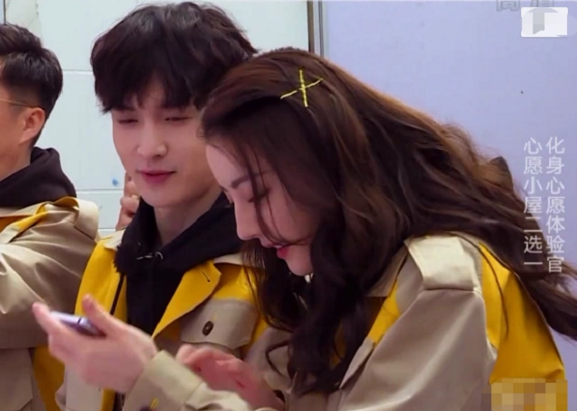 张艺兴告别《极限挑战》,热巴的发文却成亮点,关系如何一目了然