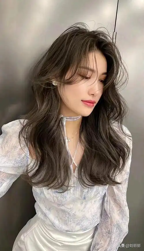 改变发型可以说能让你快速实现这样的梦想,女神发型到底是什么模涯刎
