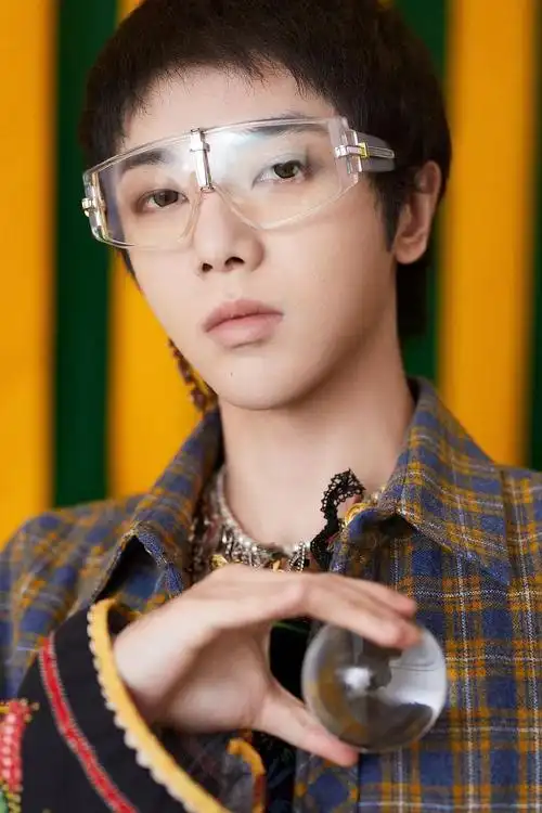 > 华晨宇波西米亚裙装潮流时尚写真(3/9)