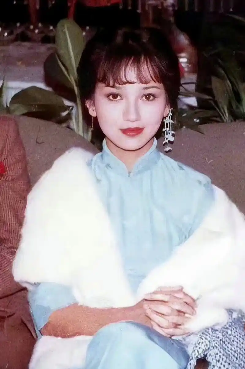 网友p的赵雅芝,但还是赵雅芝本人年轻的时候更好看. 676767