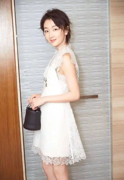 angelababy五五分,蒋欣肩宽背厚,女明星都在靠穿搭修饰身材bug_视觉