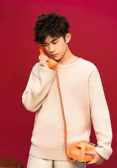 易烊千玺打楠楠的故事图片 _飞翔号