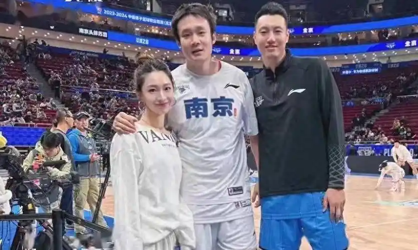 身材傲人仙女颜值,称小丁"二老公"_杨思雨_关系_南京队