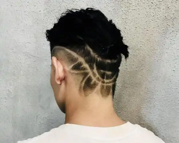 夏日清爽男神刻痕发型