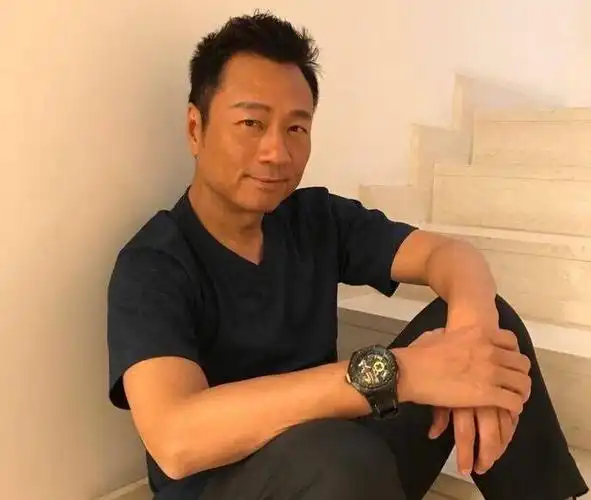 55岁tvb视帝愧对前妻悔不当初再婚后名利双收成为圈中好男人代表