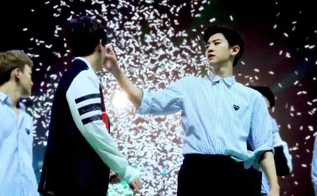 6对经典男团cp韩庚金希澈真情流露朴灿烈边伯贤当众kiss