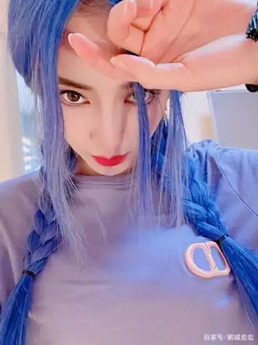 二次元仙女angelababy蓝发怼脸照,今天是为美女心动的一天!