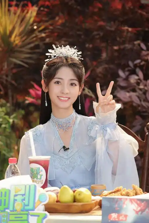 邢菲《武庚纪》蓝衣蝴蝶结造型