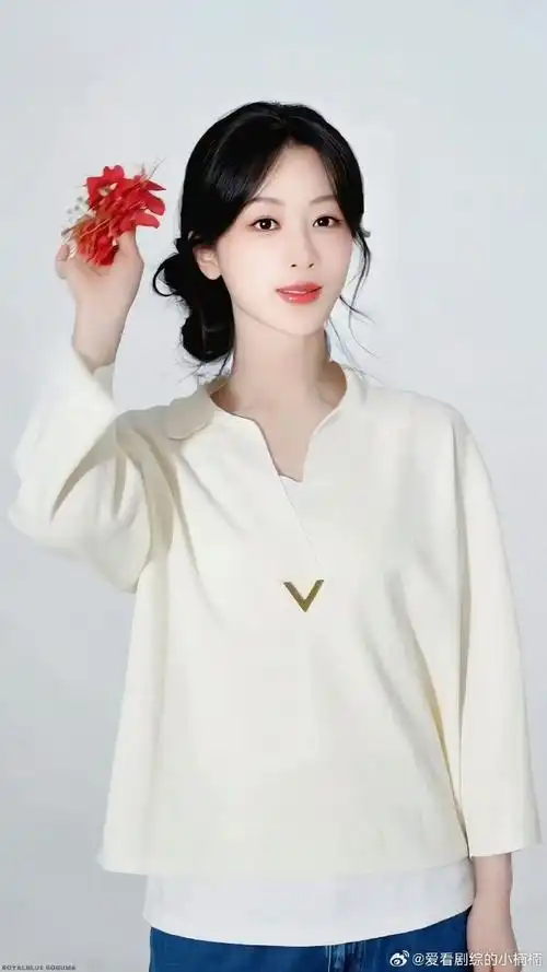 杨紫齐刘海披发##杨紫藕粉长裙