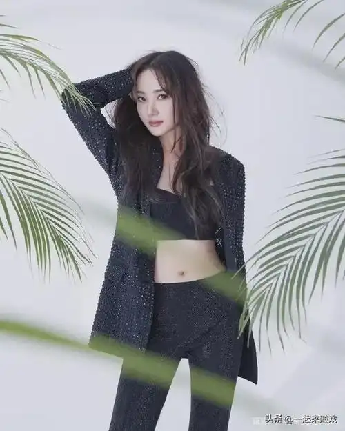 朴敏英身材实在炸裂性感还是性感