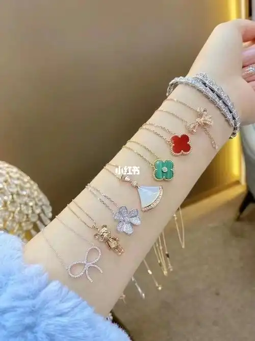 宝格丽小裙子  #四叶草项链  #四叶草耳钉  #宝格丽小裙子耳钉