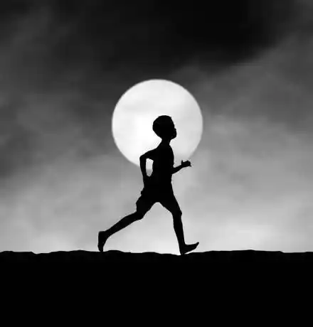 一个人坚强-黑白意境图片_唯美图片