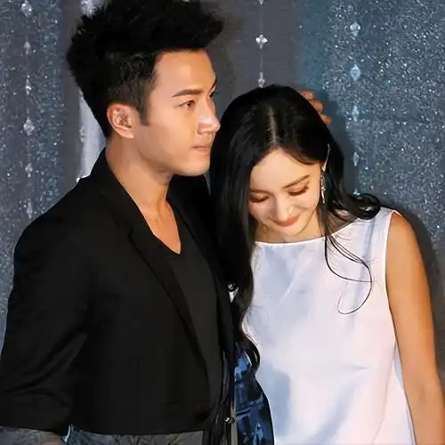 刘恺威常年在香港生活,虽然也在内地拍戏,但是他的知名度并不高.