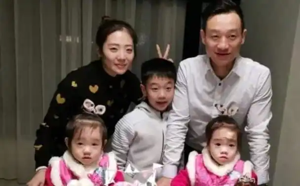 回老家啦",而从杨云ip地址来看,一家五口正在湖北仙桃,也就是杨威老家