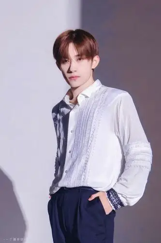 易烊千玺 "见过你的温柔,别的都瞧不上了." cr. 一个婧爷呀