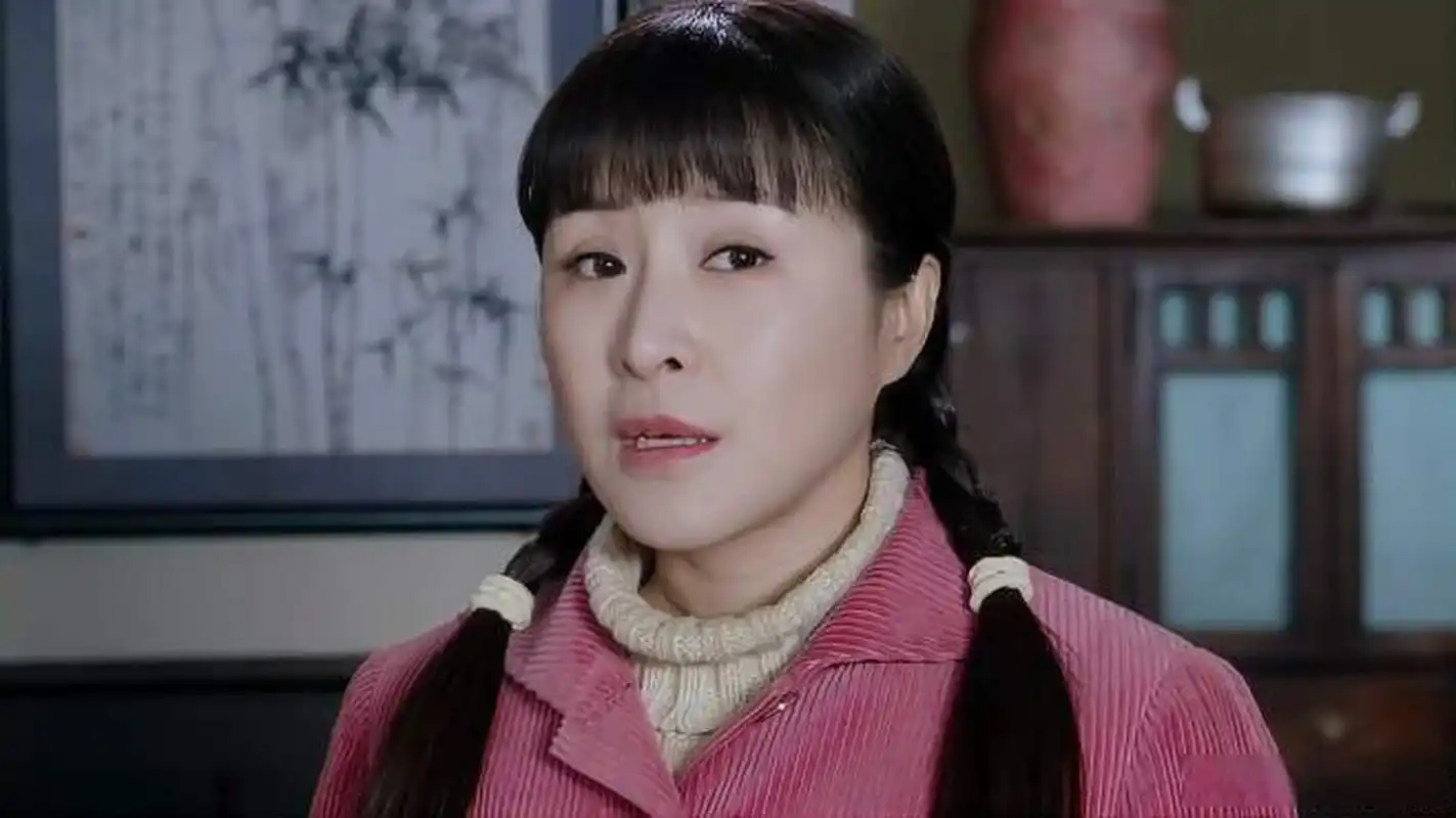 小辽剧好看##电视剧我哥我嫂在辽宁卫视开播# 夏一男王在家包了包子