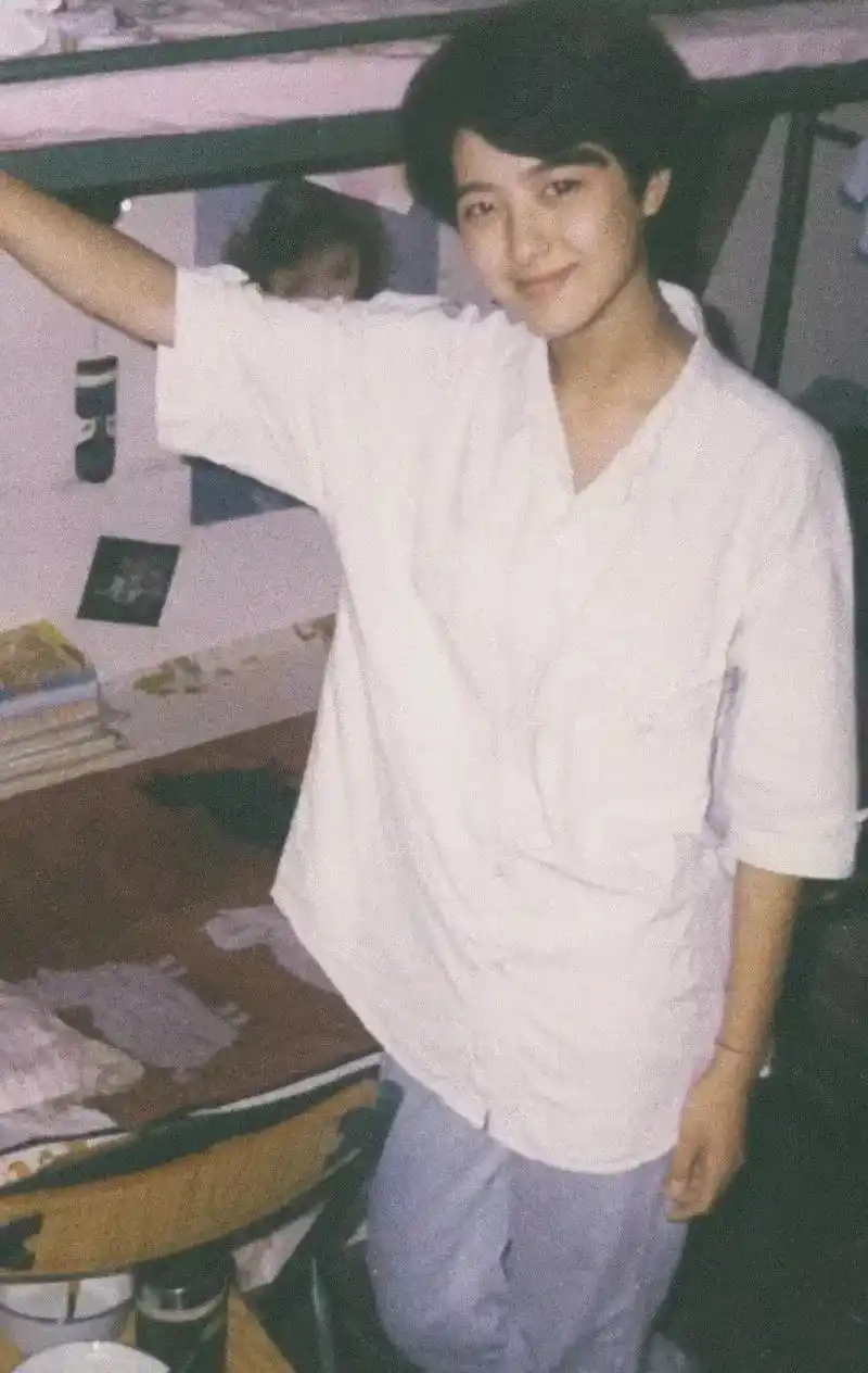 曾黎高中时期的校园照太帅了,有木村拓哉年轻时的影子