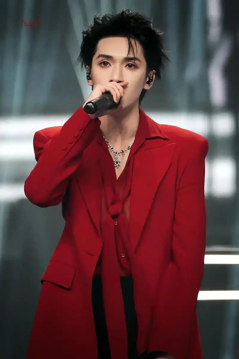 暗夜红玫瑰95.#严浩翔 #舞台 #神图的诞生 #时代少年团 - 抖音
