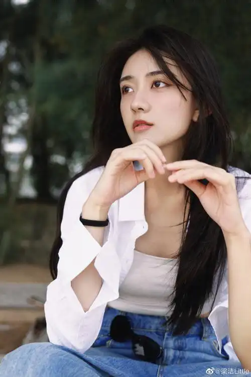 梁洁夏日海边vlog