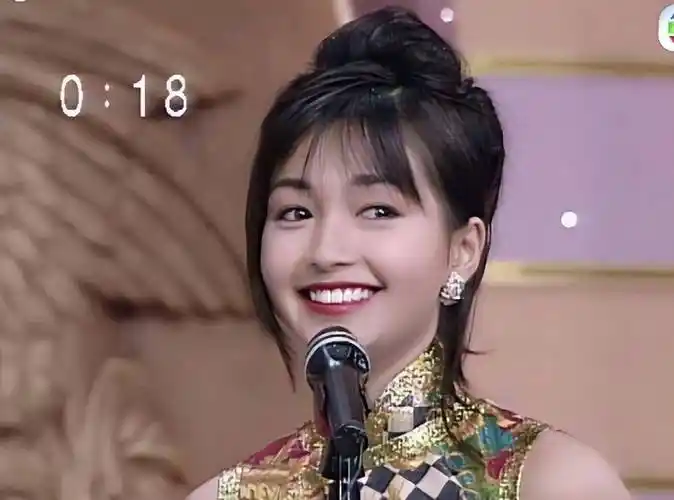 也是这个角色让李绮红广为人知,2005年嫁给了加拿大的老公之后,就退圈