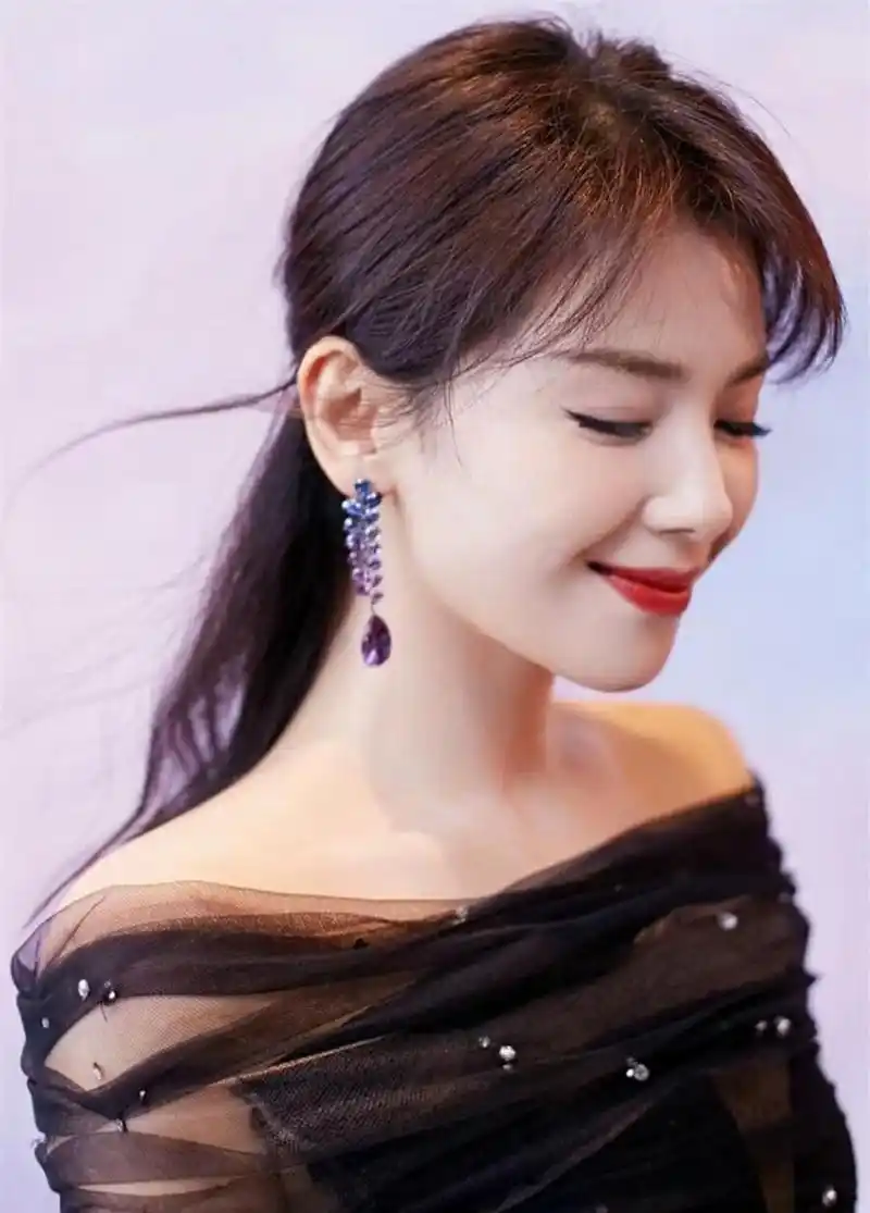 刘涛于2000年因出演《外来媳妇本地郎》情景剧从而进入了演艺圈的发展