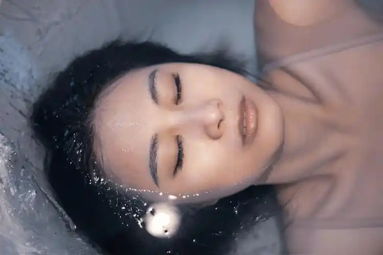 写真  #人像摄影  #时尚摄影  #浴缸拍照