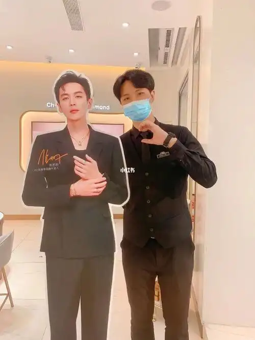 救大命快来crd克徕帝和张若昀合影