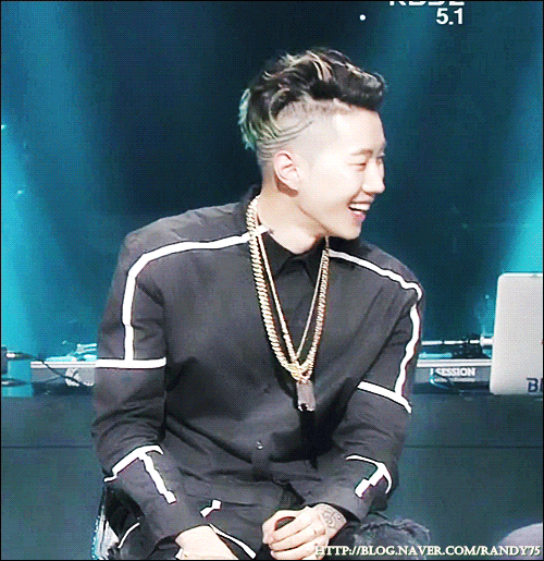 微笑朴宰范帅哥开心gif动图_动态图_表情包下载_soogif