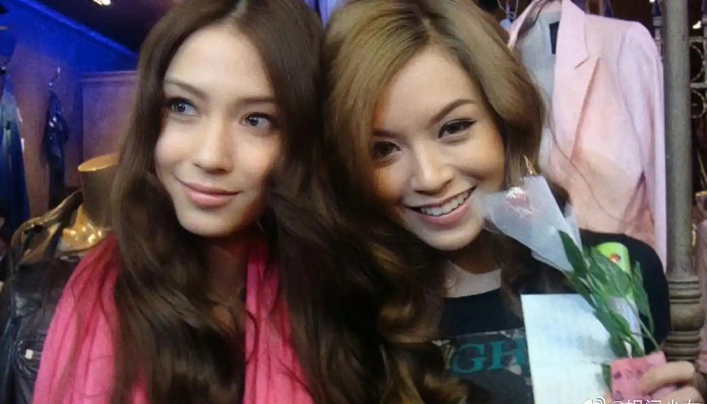 angelababy和文咏珊早期的合照. #杨颖# #文咏珊