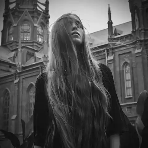 头像欧美黑白女生意境