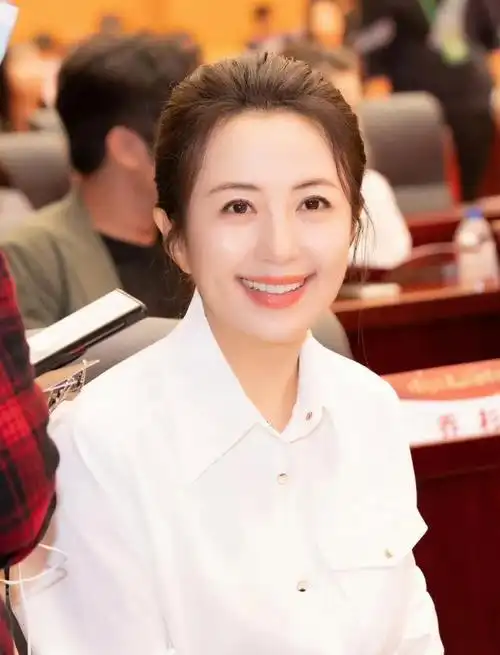 杨童舒在剧组意外怀孕低调生子老公不是于和伟