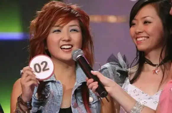 素颜生图流出,法令纹颈纹深老了10岁,恭喜参加浪姐_孩子_李宇春_脖子