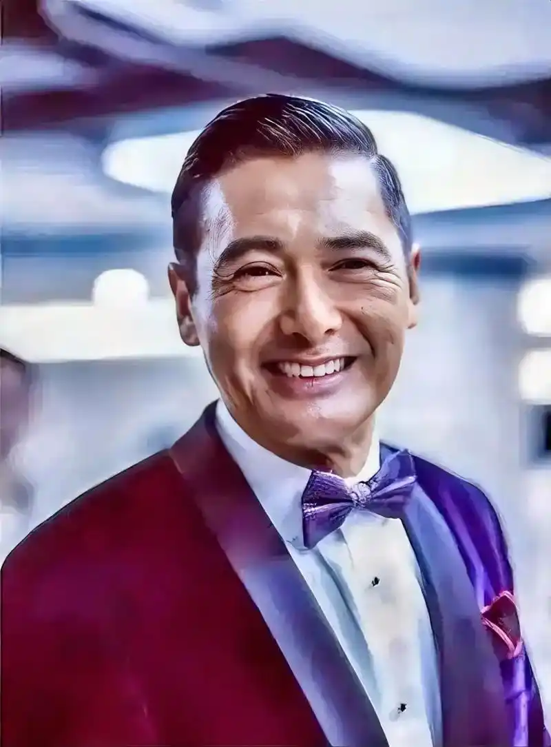 香港16位高个子男明星: 1,王敏德(59岁), 身高181cm 2,钟镇涛(71岁)