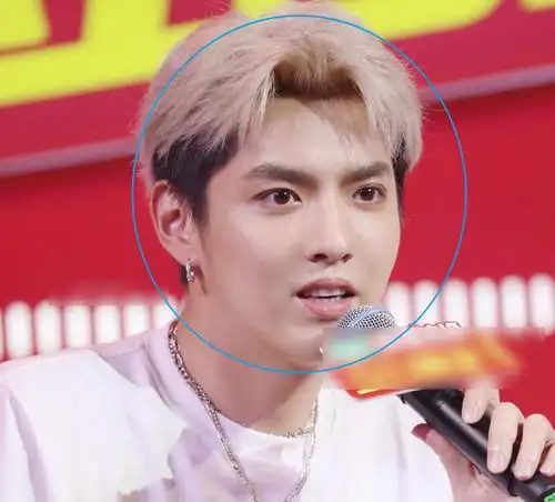 吴亦凡30岁最真实的皮肤状态了,作为自身熬夜党吴亦凡的黑眼圈用粉底