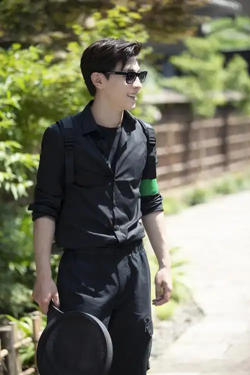 《极限挑战》@邓伦 黑衣特工造型太了