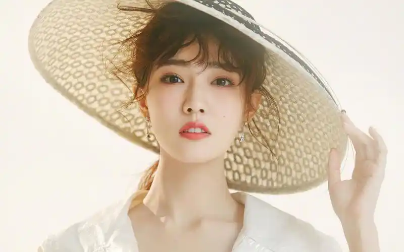 徐璐甜美性感高清桌面壁纸