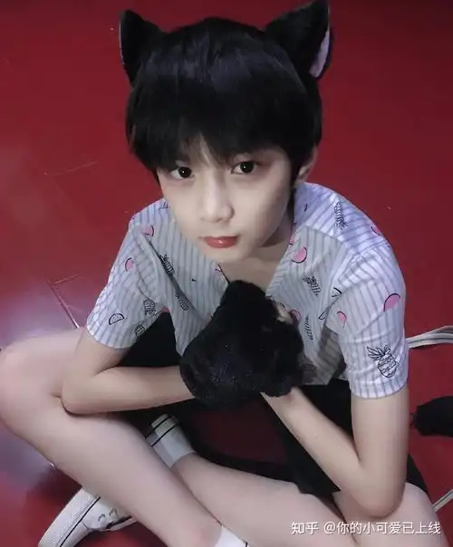 想要刘耀文可爱的照片,可以吗?