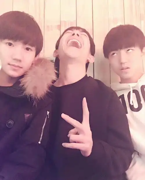 王俊凯王源卡点为易烊千玺庆生#tfboys王俊凯王源易烊千玺剪刀手自