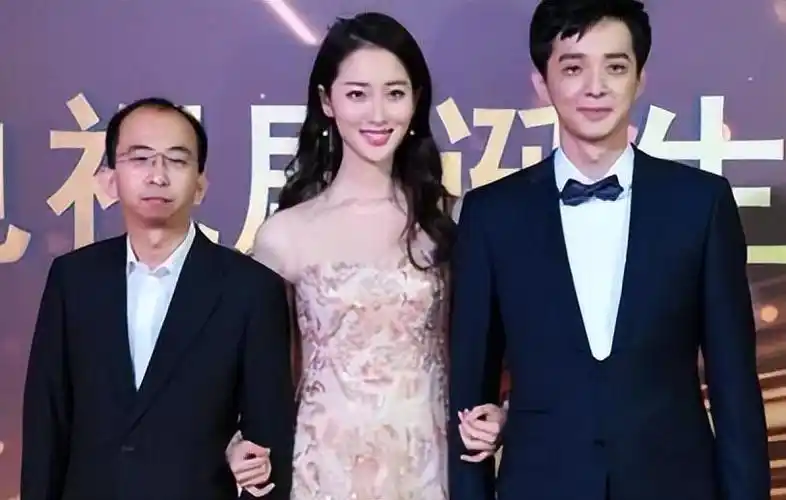 演员巨兴茂(现在的他不仅在北京安了家还娶了个大美女媳妇) - 品度