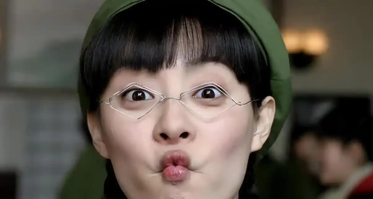 孙俪的完美人生 孙俪的童年并不容易,她出生在一个普通工人家庭,家庭