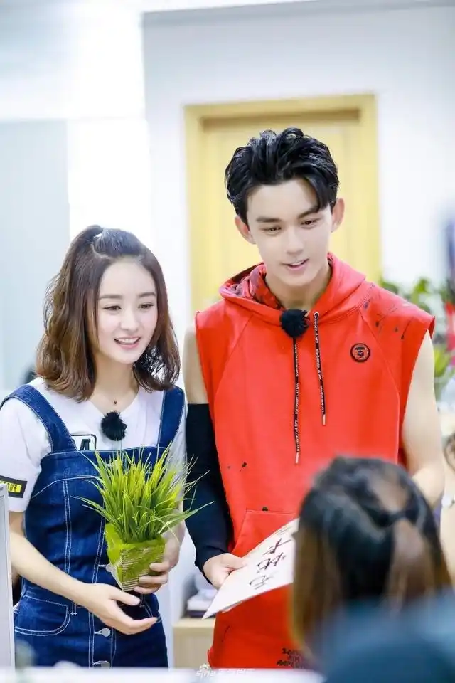 赵丽颖吴磊组唱跳组合 《奇楼》正式"出道"n来源:新浪图片 有温度的