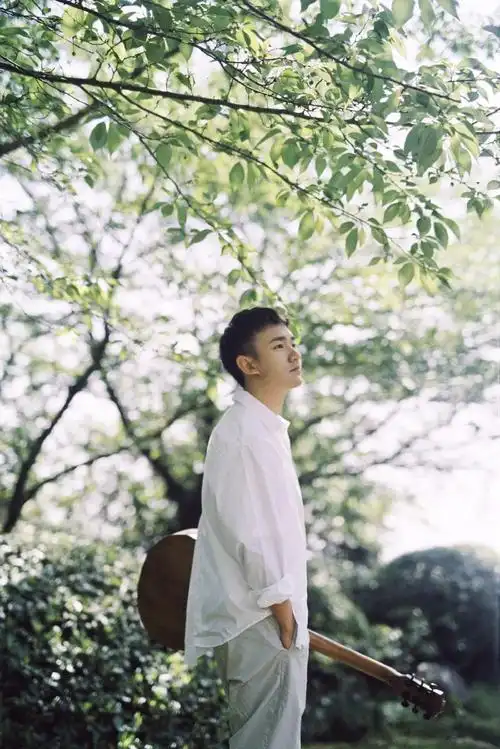 男生拍照这样摆 pose 能帅 10 倍! - chrome插件网