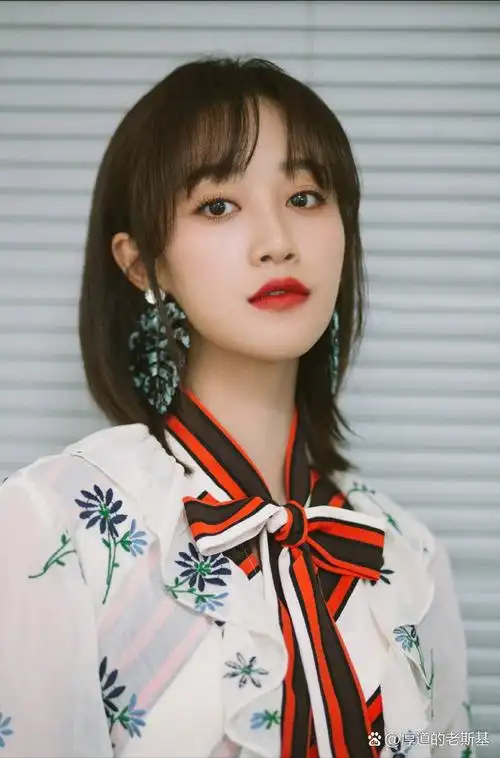 蓝盈莹,中国内地影视女演员,自2011年踏入演艺圈以来,凭借其扎实的